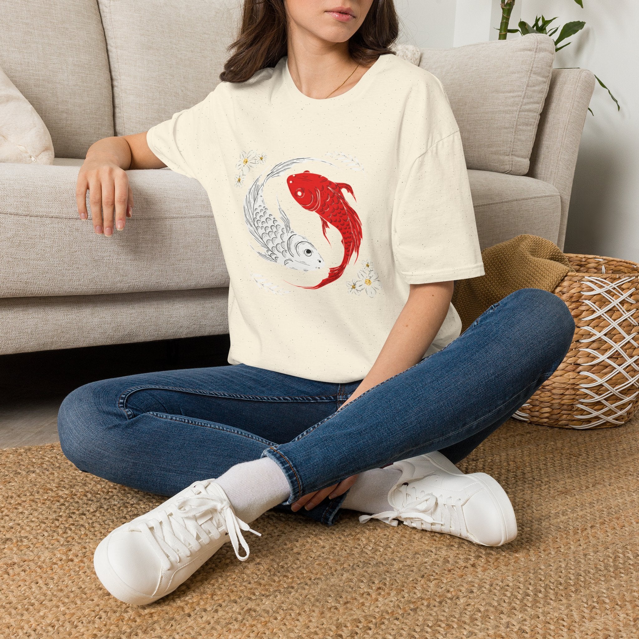 Kırmızı Beyaz Koi Balığı ve Çiçek Desenli Yin Yang Koi Tişörtü