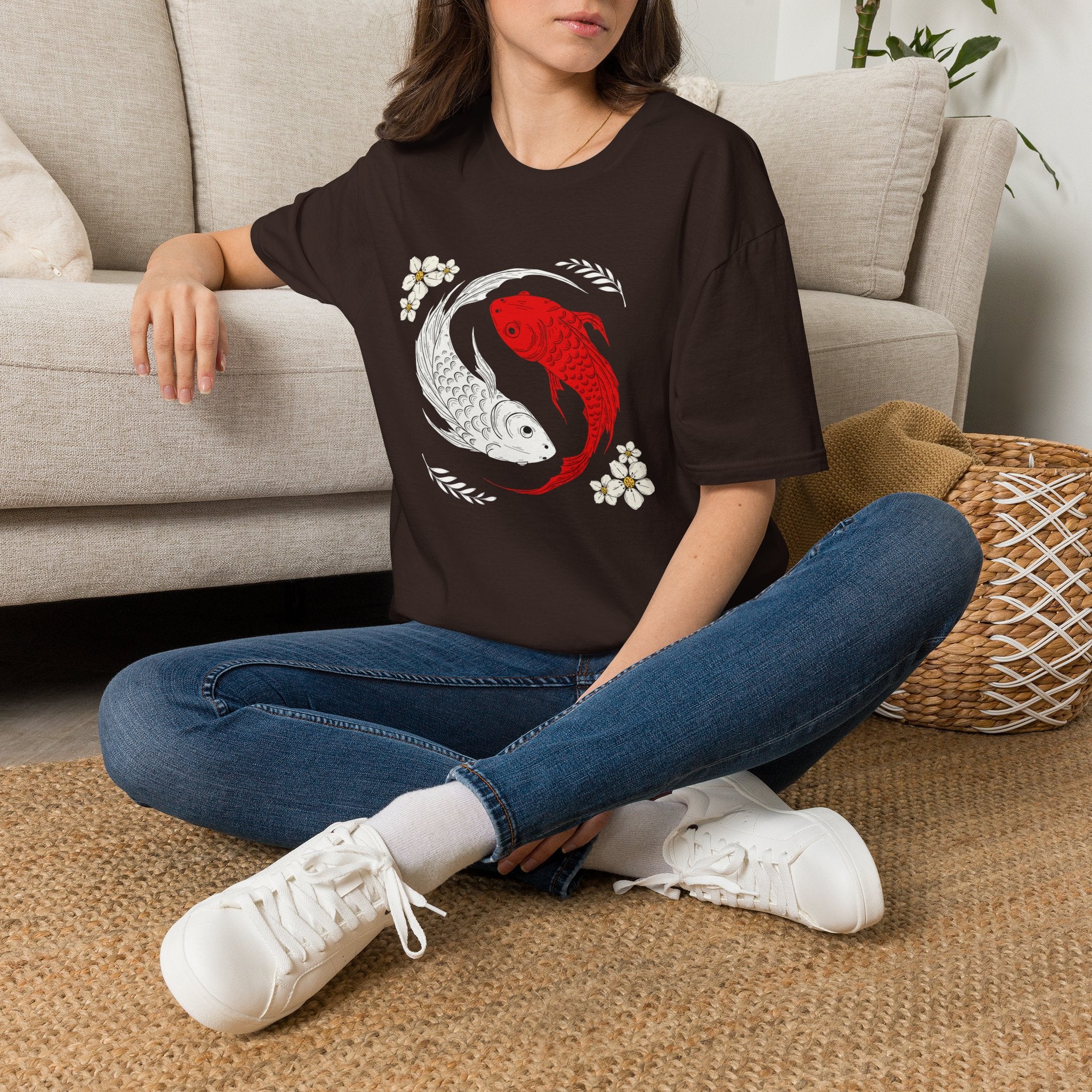Kırmızı Beyaz Koi Balığı ve Çiçek Desenli Yin Yang Koi Tişörtü